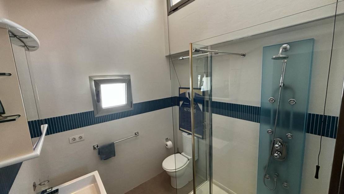 Sale - Detached House / Villa - Cox