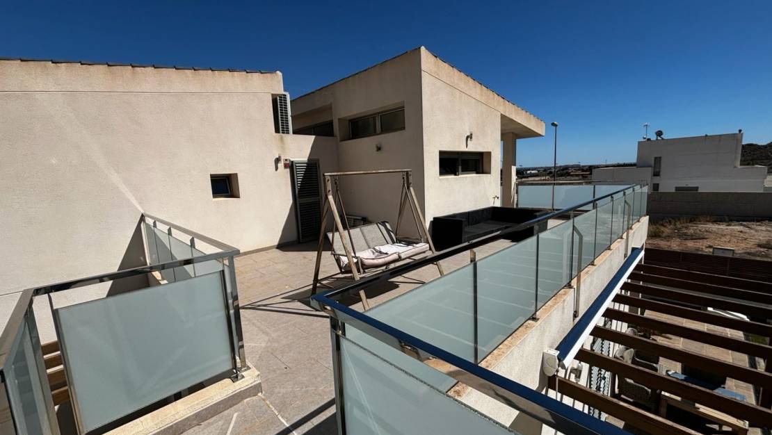 Sale - Detached House / Villa - Cox