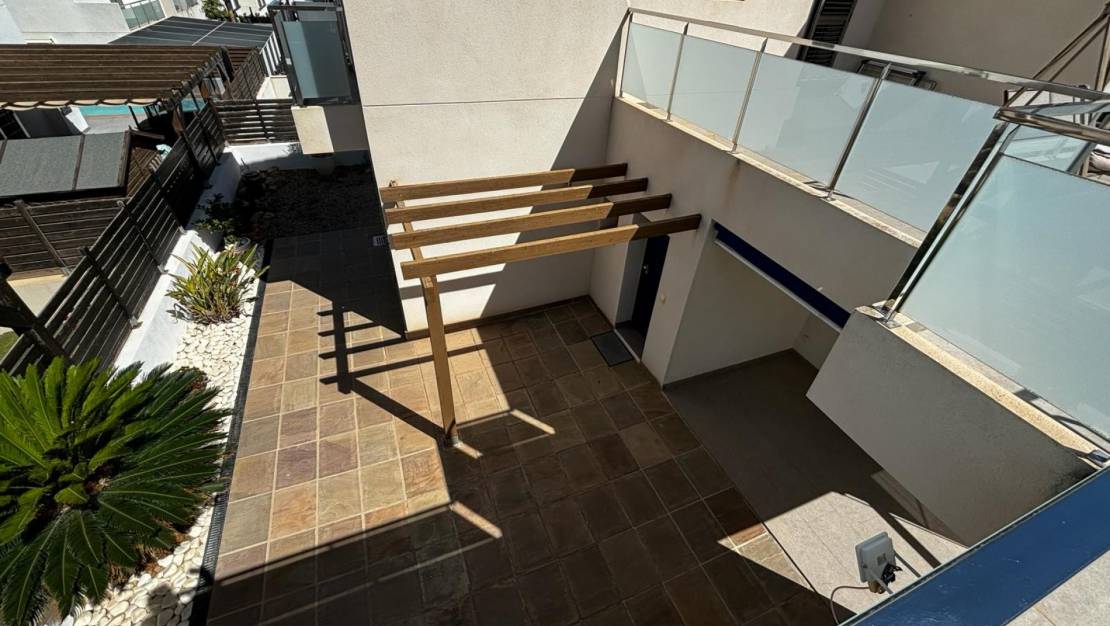 Sale - Detached House / Villa - Cox