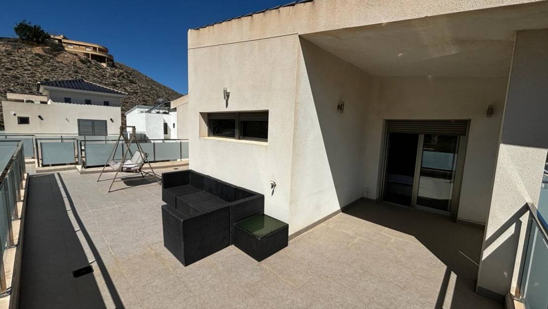 Sale - Detached House / Villa - Cox