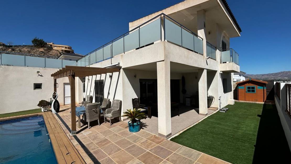 Sale - Detached House / Villa - Cox