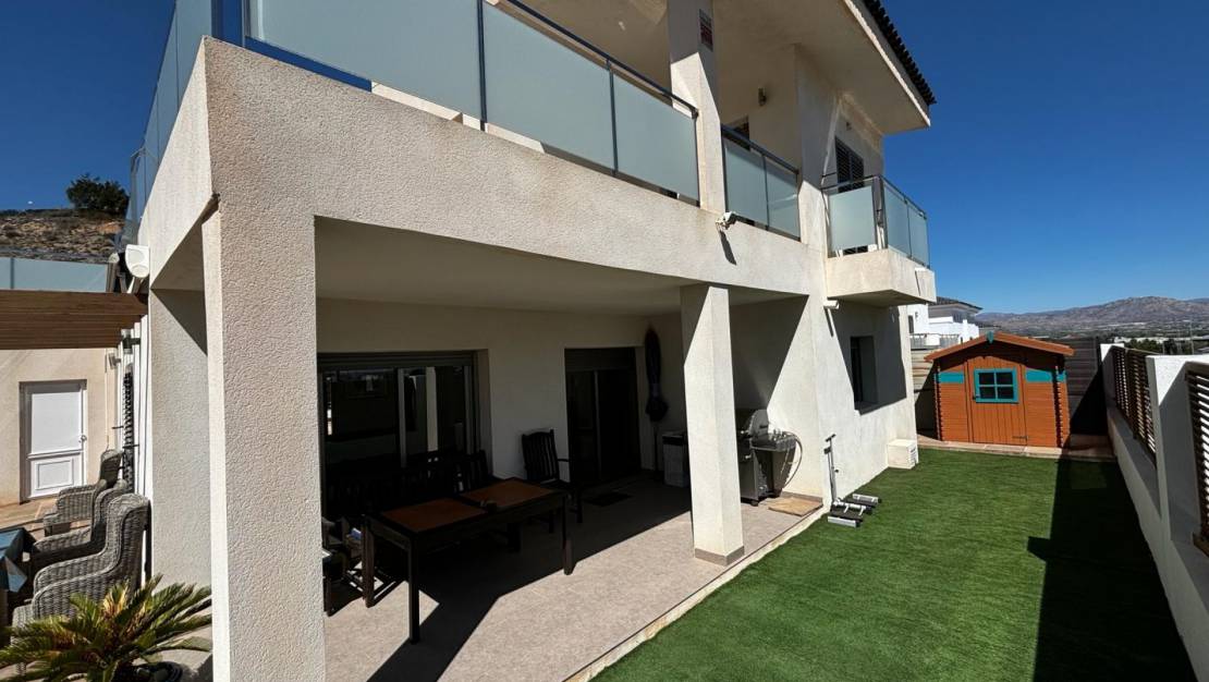 Sale - Detached House / Villa - Cox