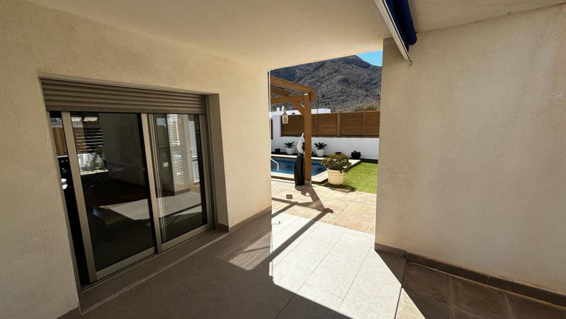 Sale - Detached House / Villa - Cox