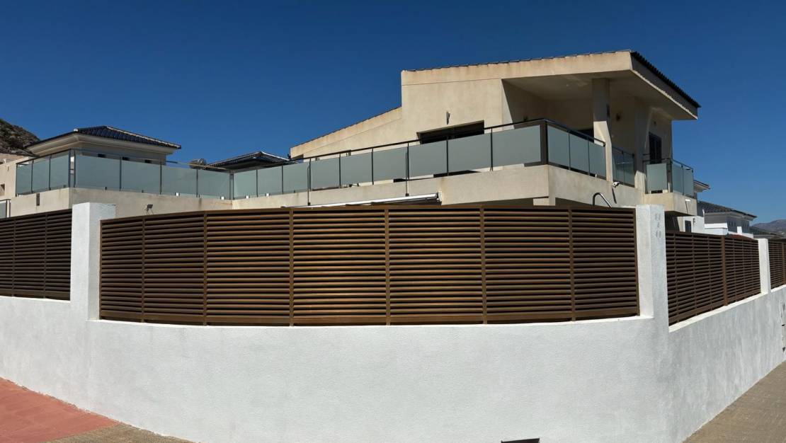 Sale - Detached House / Villa - Cox