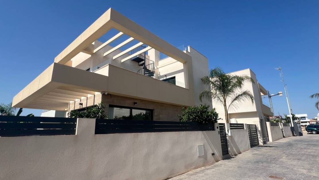 Sale - Detached House / Villa - Los Montesinos - La Herrada