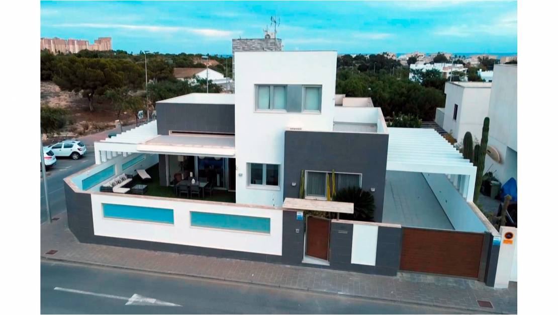 Sale - Detached House / Villa - Mil Palmeras