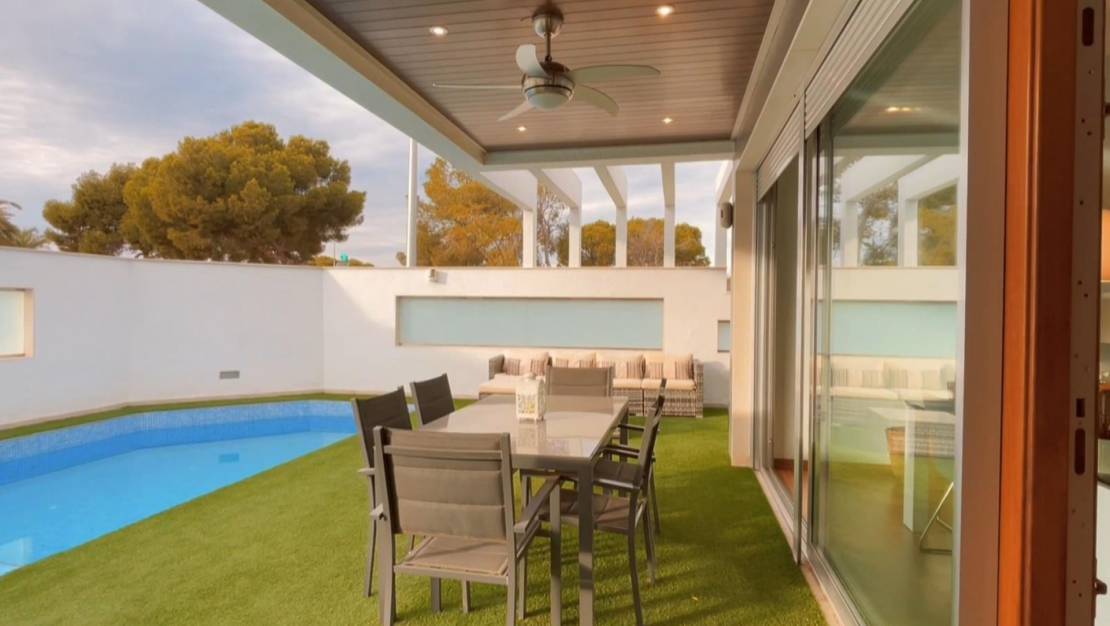 Sale - Detached House / Villa - Mil Palmeras