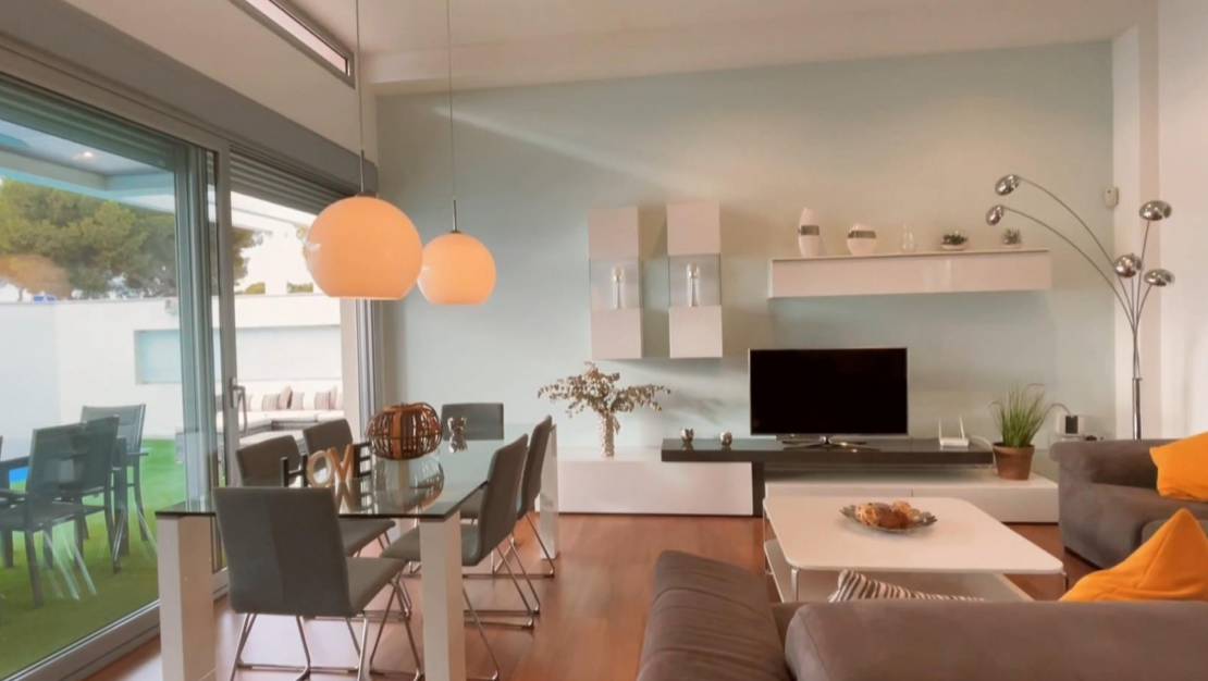 Sale - Detached House / Villa - Mil Palmeras