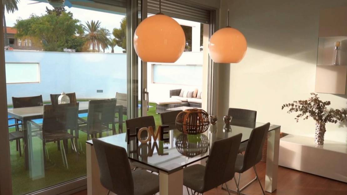 Sale - Detached House / Villa - Mil Palmeras
