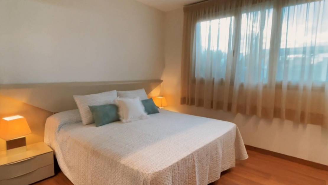 Sale - Detached House / Villa - Mil Palmeras