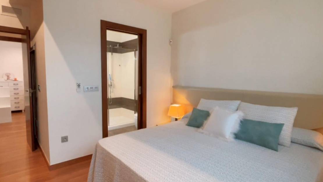 Sale - Detached House / Villa - Mil Palmeras