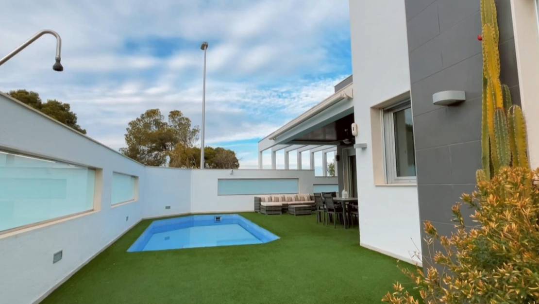Sale - Detached House / Villa - Mil Palmeras