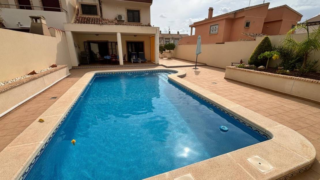 Sale - Detached House / Villa - Torrevieja Centro - Torrevieja