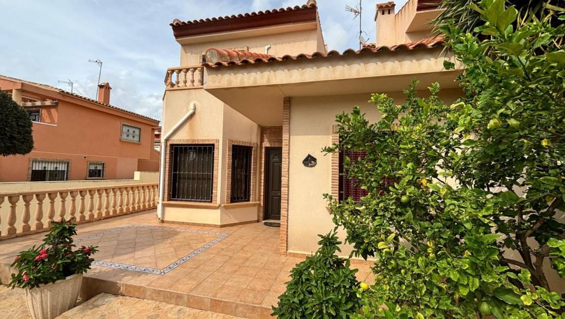 Sale - Detached House / Villa - Torrevieja Centro - Torrevieja