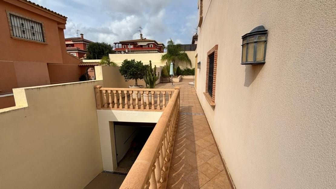 Sale - Detached House / Villa - Torrevieja Centro - Torrevieja