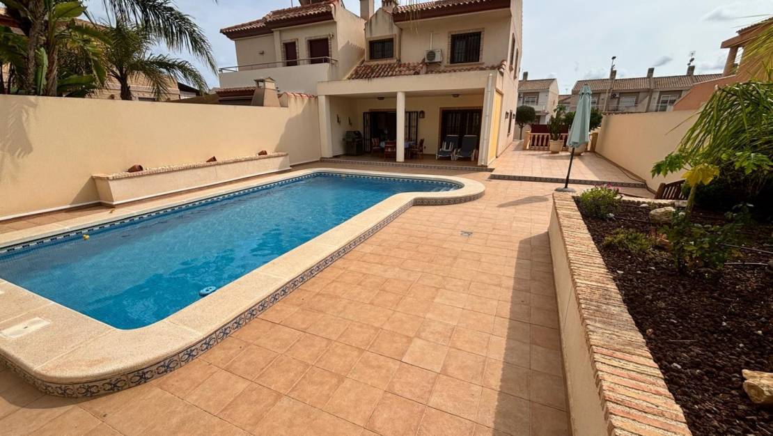 Sale - Detached House / Villa - Torrevieja Centro - Torrevieja