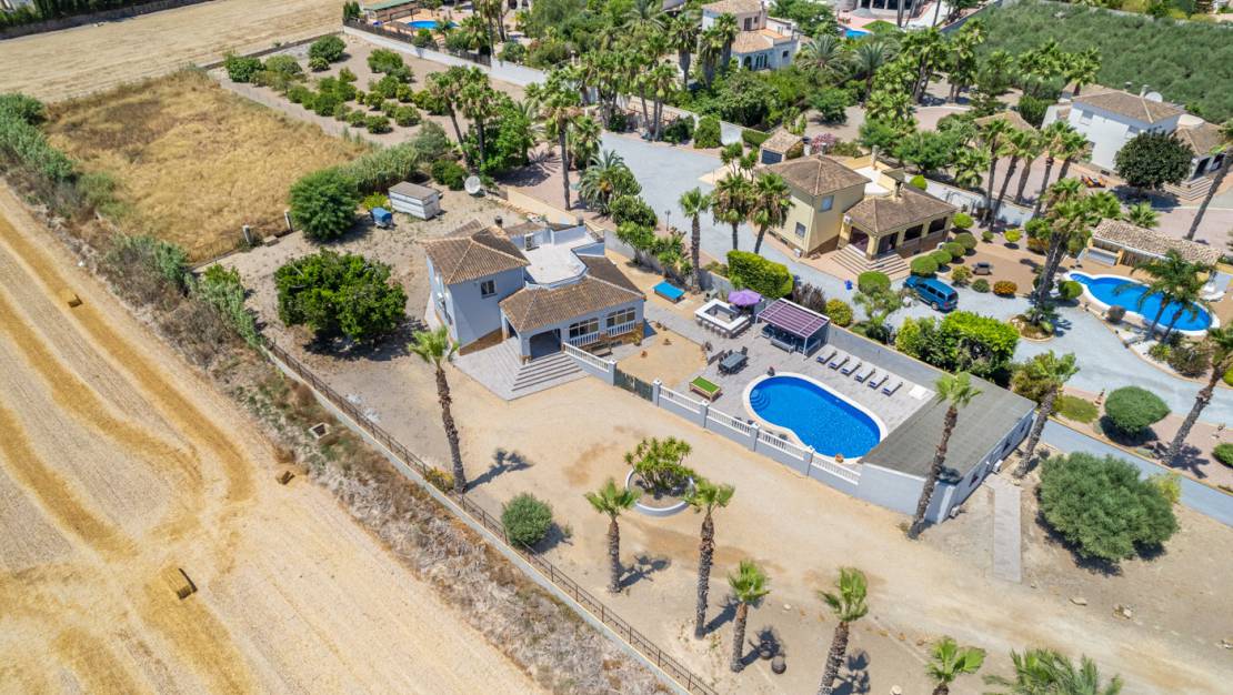 Sale - Finca / Country Property - Catral