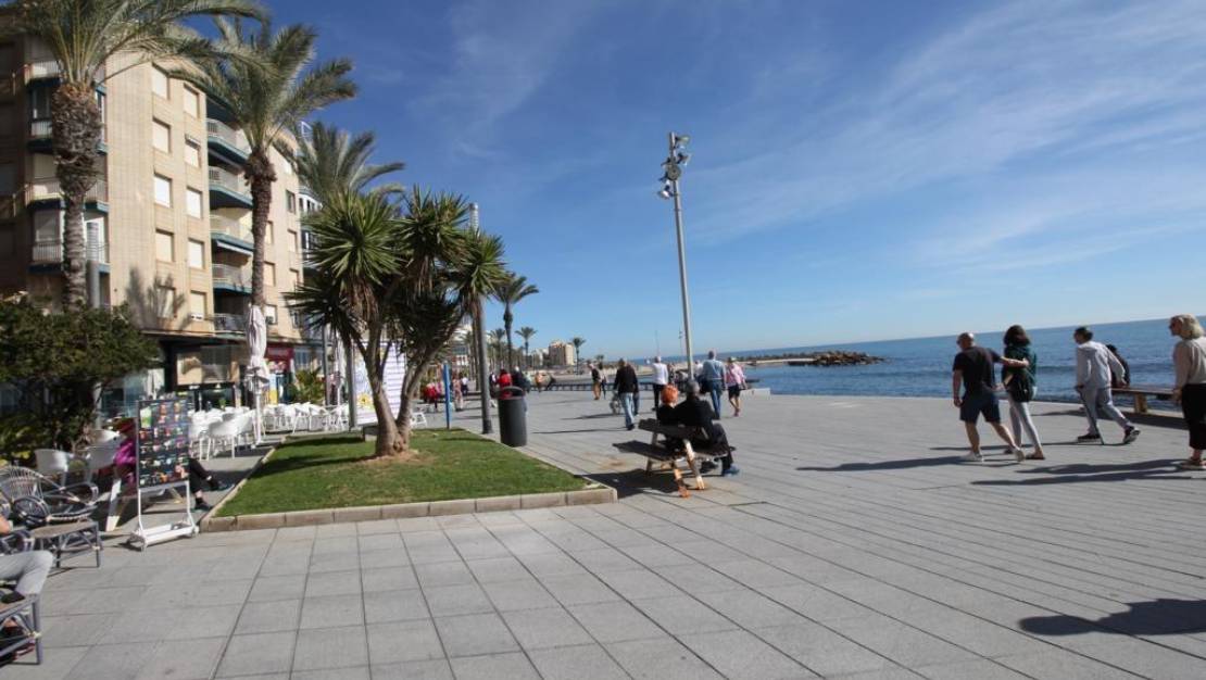 Sale - Flat - Torrevieja - Paseo maritimo