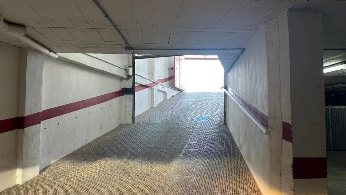 Sale - Garage - Torrevieja - El Acequión - Los Náufragos