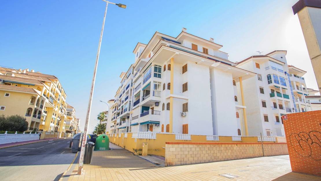 Sale - Garage - Torrevieja - La Mata