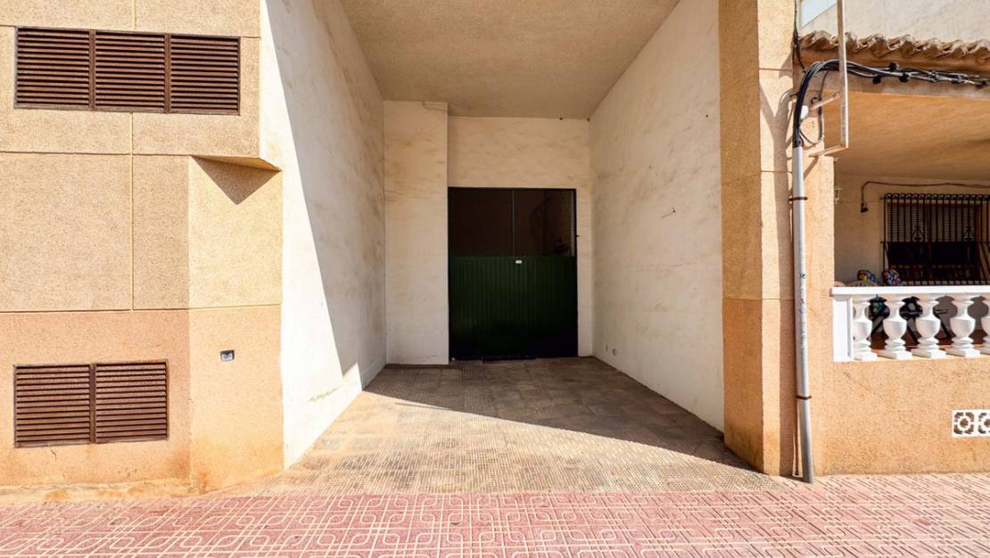 Sale - Garage - Torrevieja - La Mata