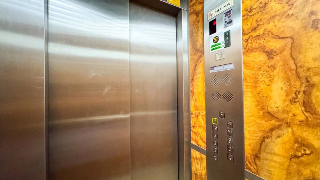 Sale - Garage - Torrevieja - La Mata