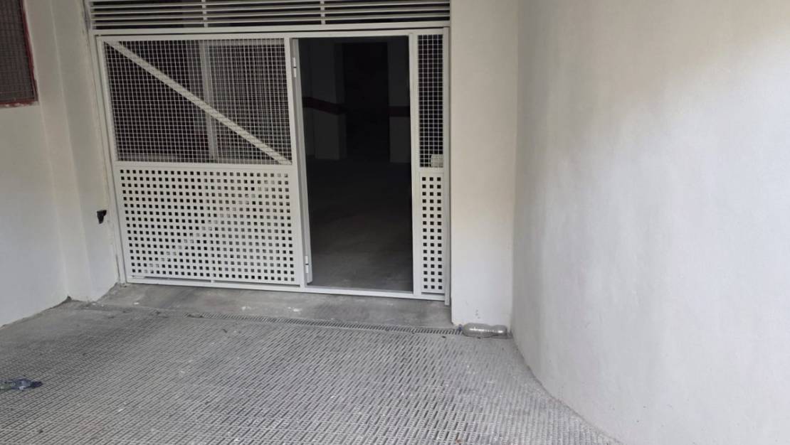 Sale - Garage - Torrevieja - La Mata