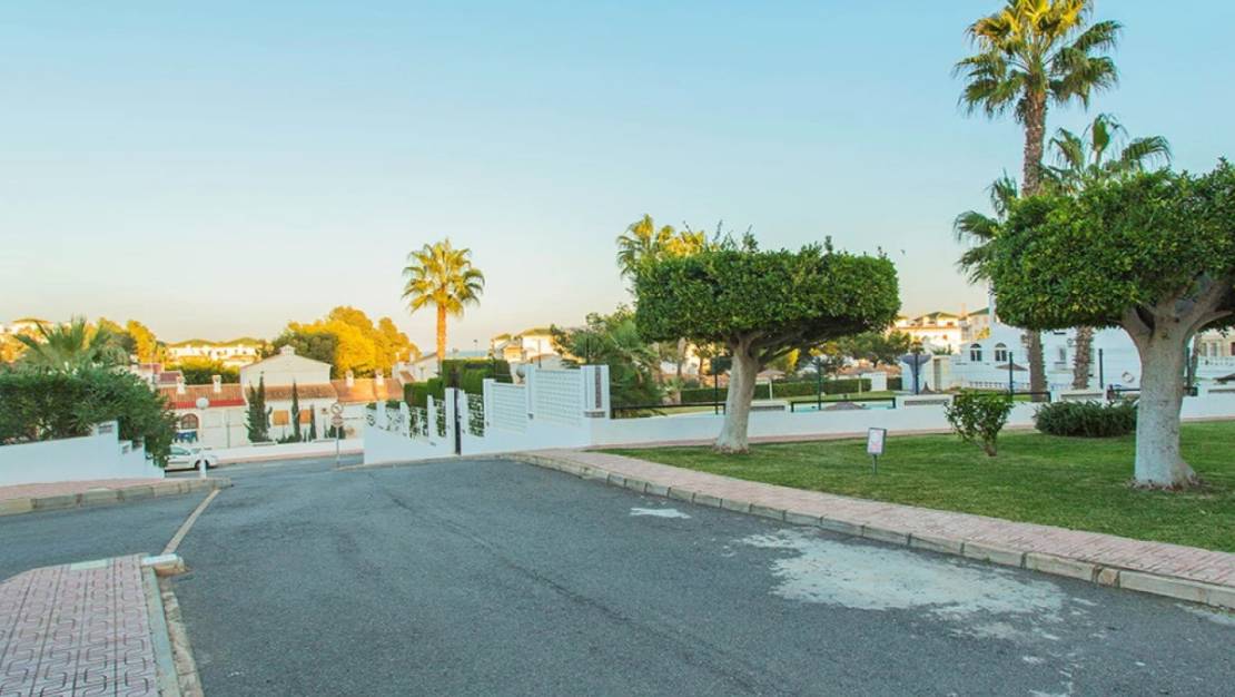 Sale - Garage - Torrevieja - Torre la mata