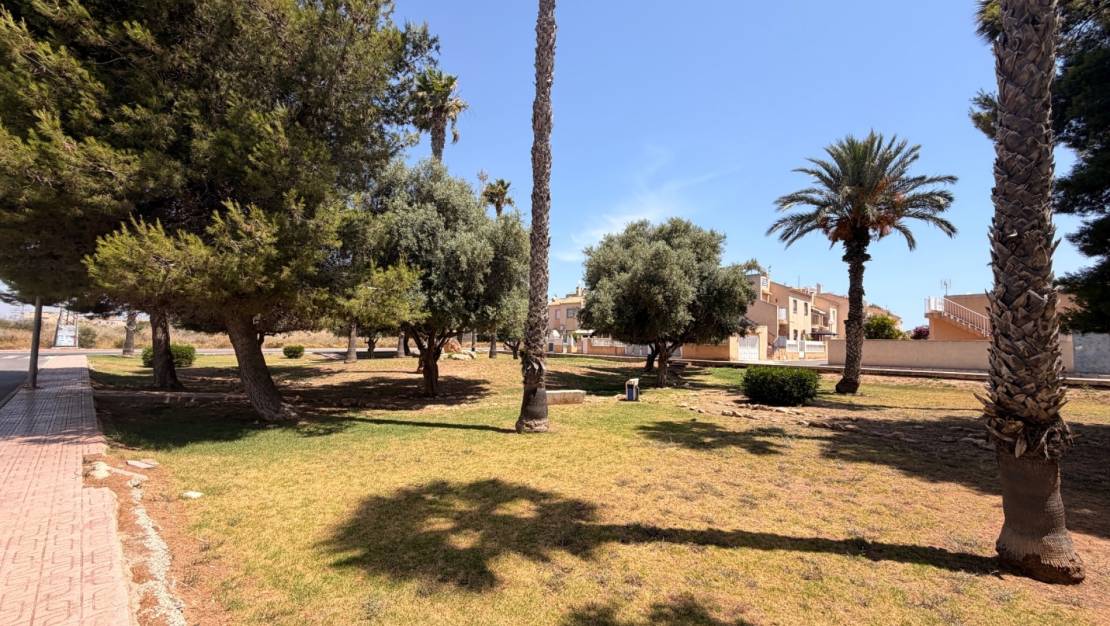 Sale - Ground Floor Bungalow - Torrevieja - El limonar