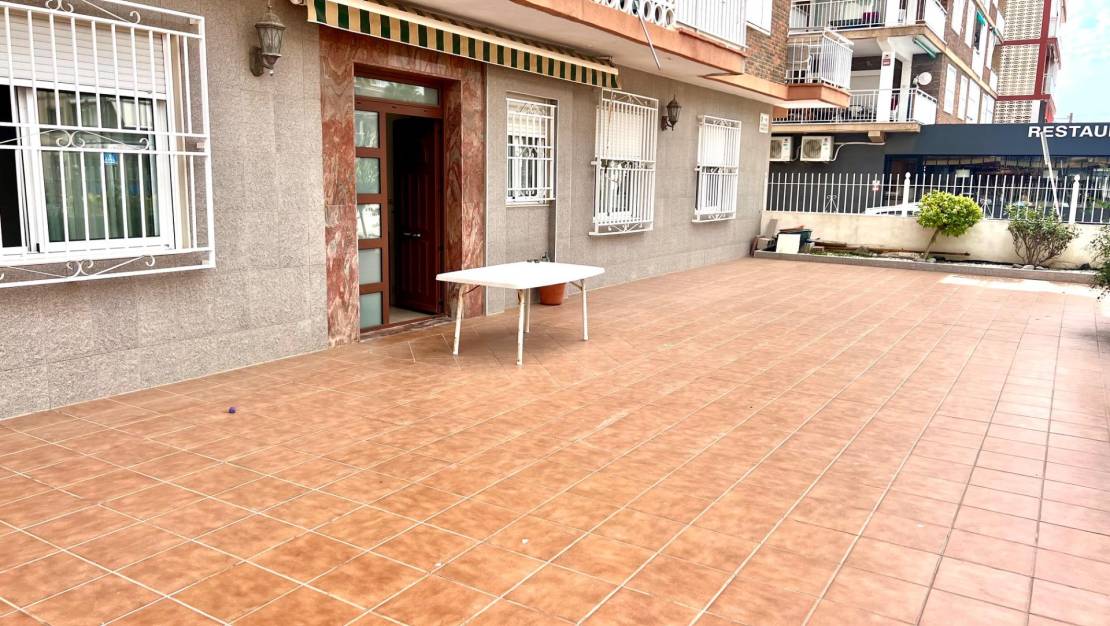 Sale - Ground Floor - Torrevieja - Playa de los Naufragos