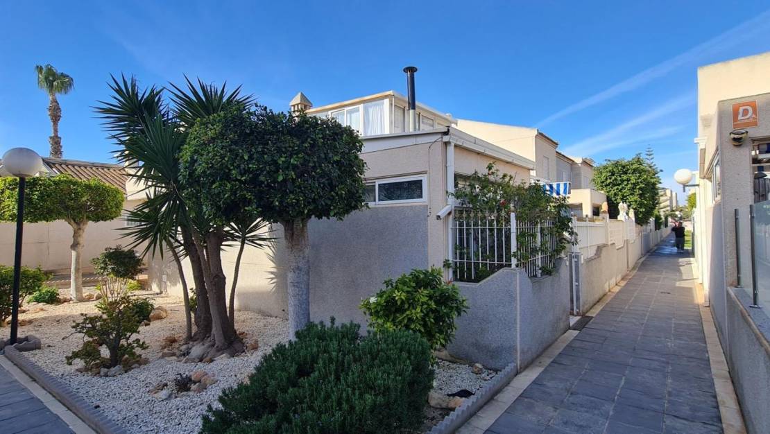 Sale - House - Torrevieja - Aguas Nuevas