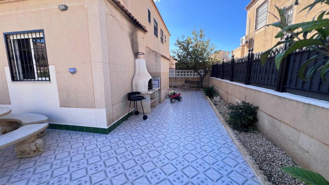 Sale - House - Torrevieja - Centro