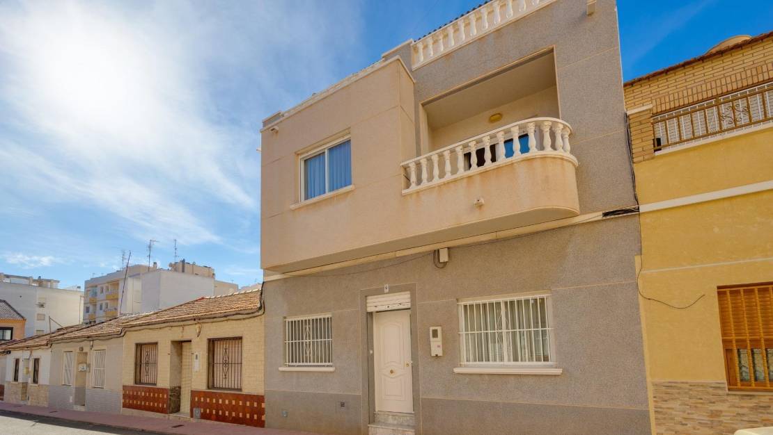 Sale - Terraced house - Torrevieja - Estacion de autobuses