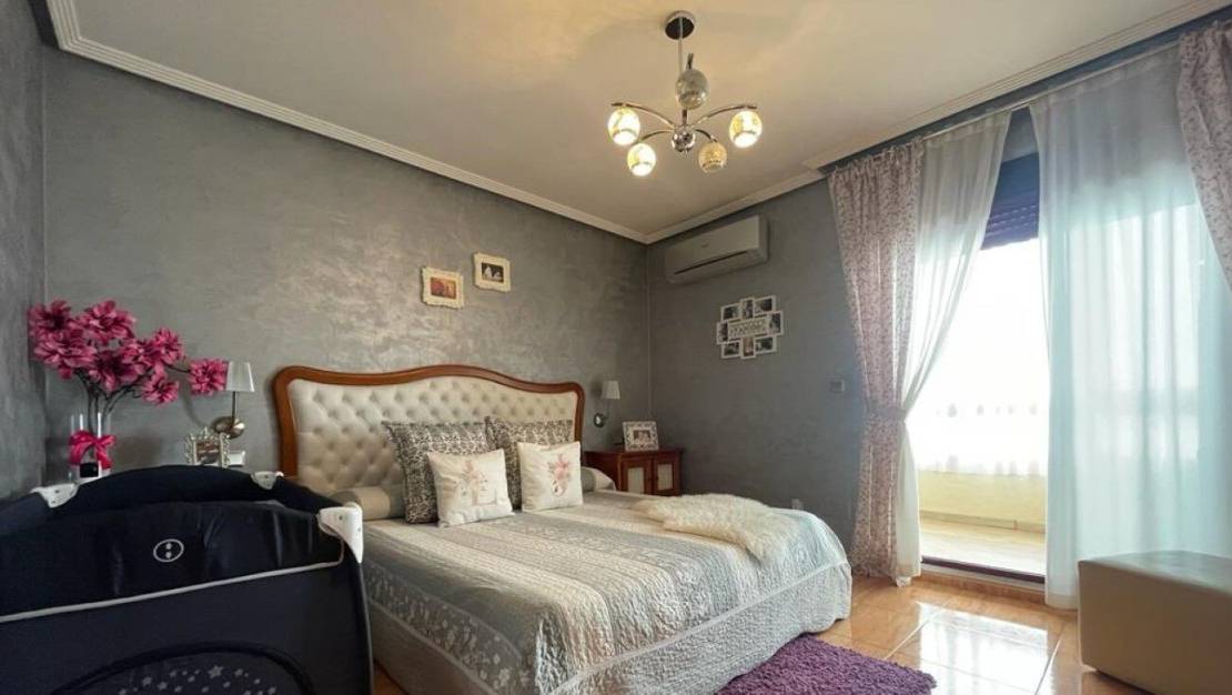 Sale - Townhouse - Roldan
