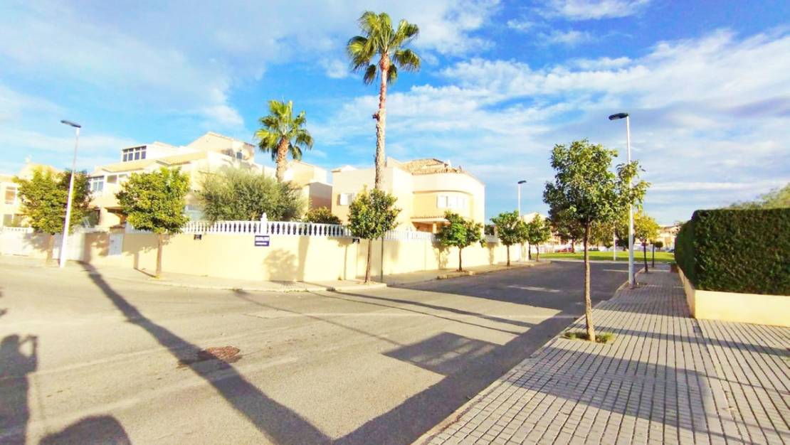 Sale - Villa - Alicante City - La Torreta