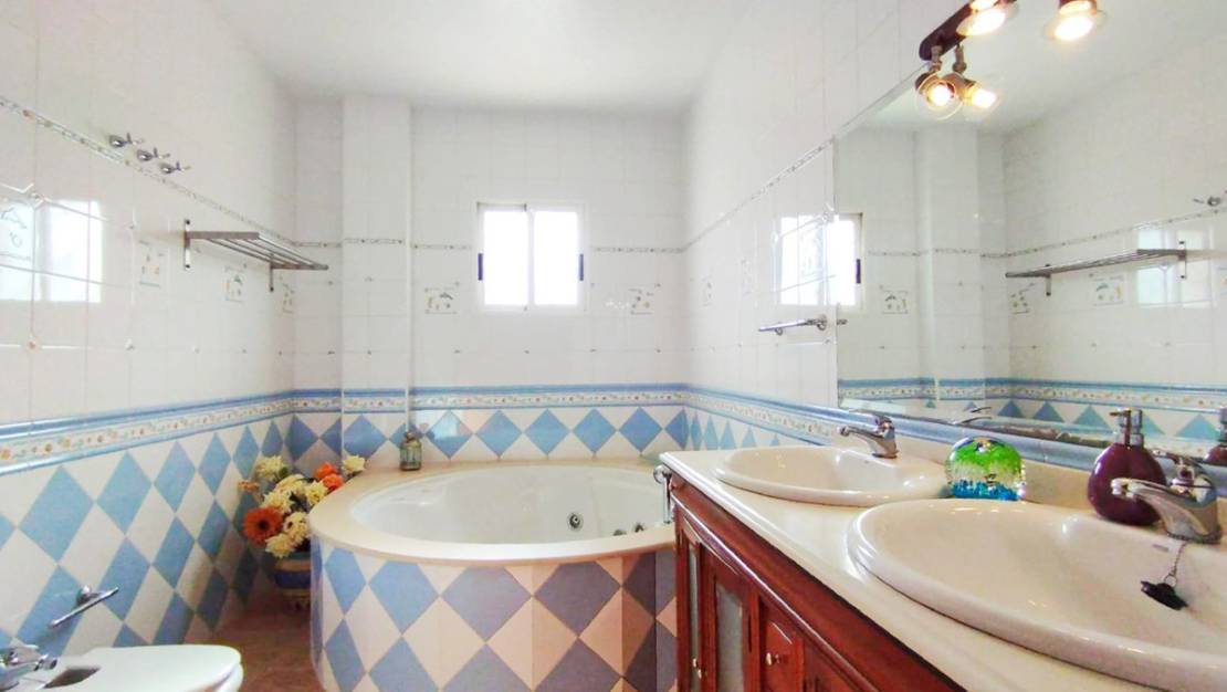 Sale - Villa - Alicante City - La Torreta