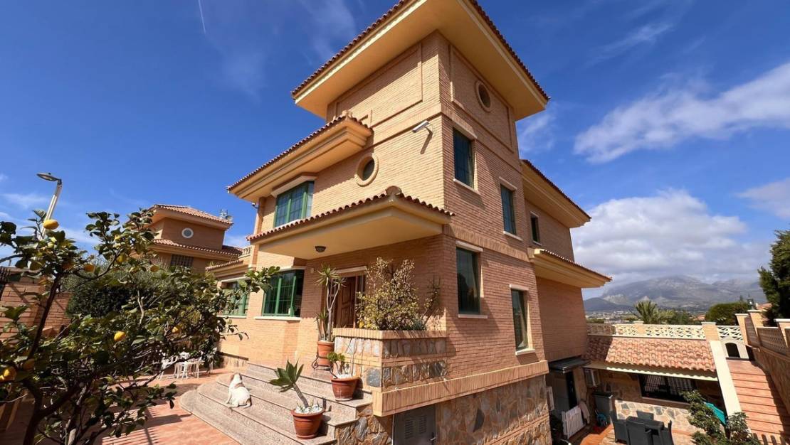 Sale - Villa - Benidorm - Benidorm Centro