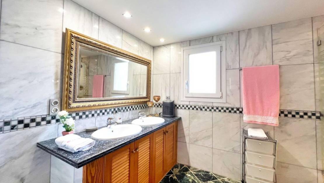 Sale - Villa - Benidorm - Benidorm Centro