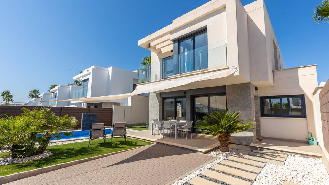 Sale - Villa - Benidorm - Urb Entre Naranjos