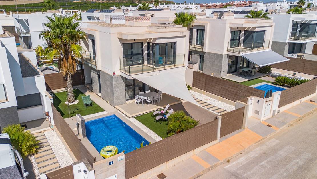 Sale - Villa - Benidorm - Urb Entre Naranjos