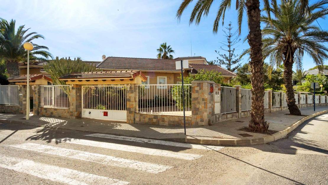 Sale - Villa - Cabo Roig - MUY CERCA DE LA PLAYA