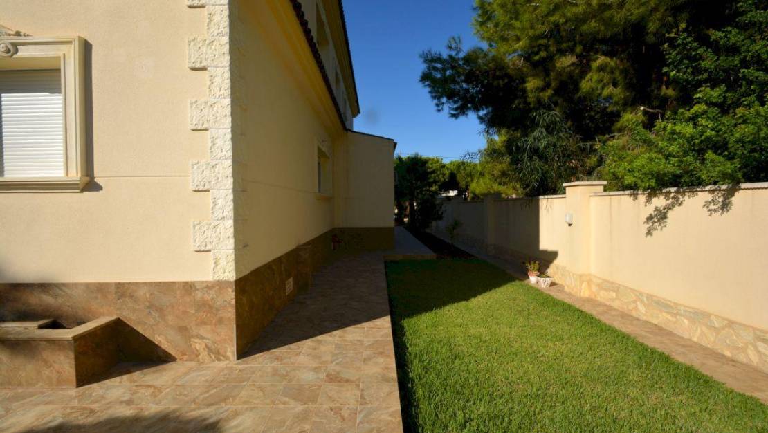 Sale - Villa - Cabo Roig - MUY CERCA DE LA PLAYA