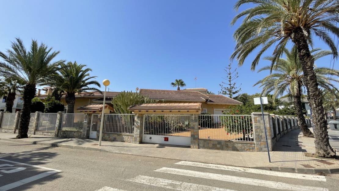 Sale - Villa - Cabo Roig