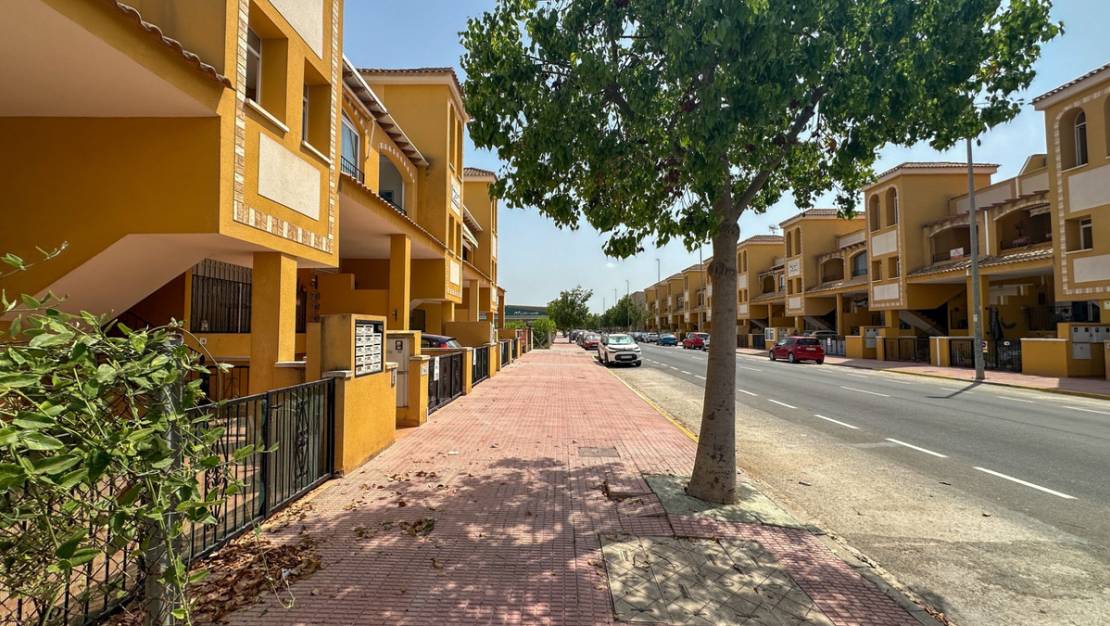 Sale - Villa - Daya Nueva - Daya Nueva Centro