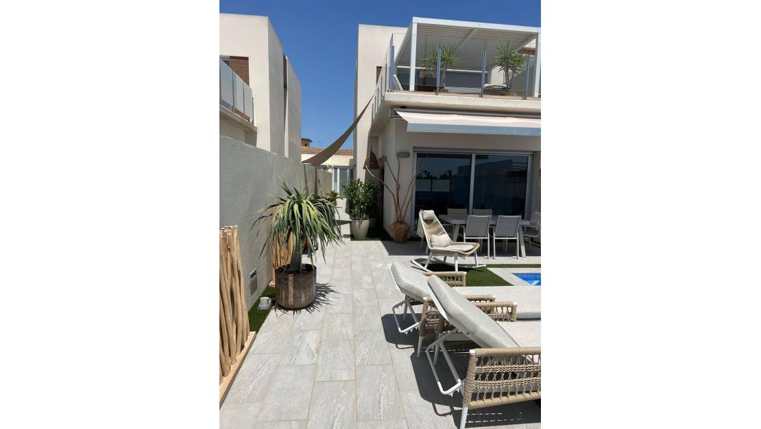 Sale - Villa - Daya Vieja - Daya Vieja Centro