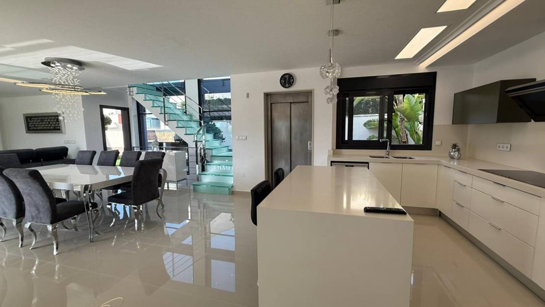 Sale - Villa de Lujo - San Miguel de Salinas - La Cañada