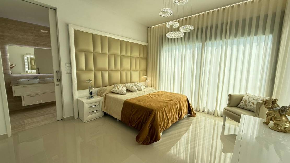 Sale - Villa de Lujo - San Miguel de Salinas - La Cañada