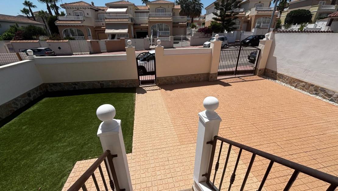 Sale - Villa / Detached - Ciudad Quesada