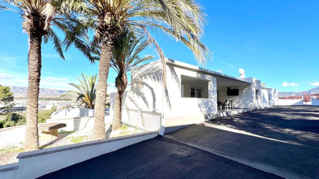 Sale - Villa - Elda - Elda Centro