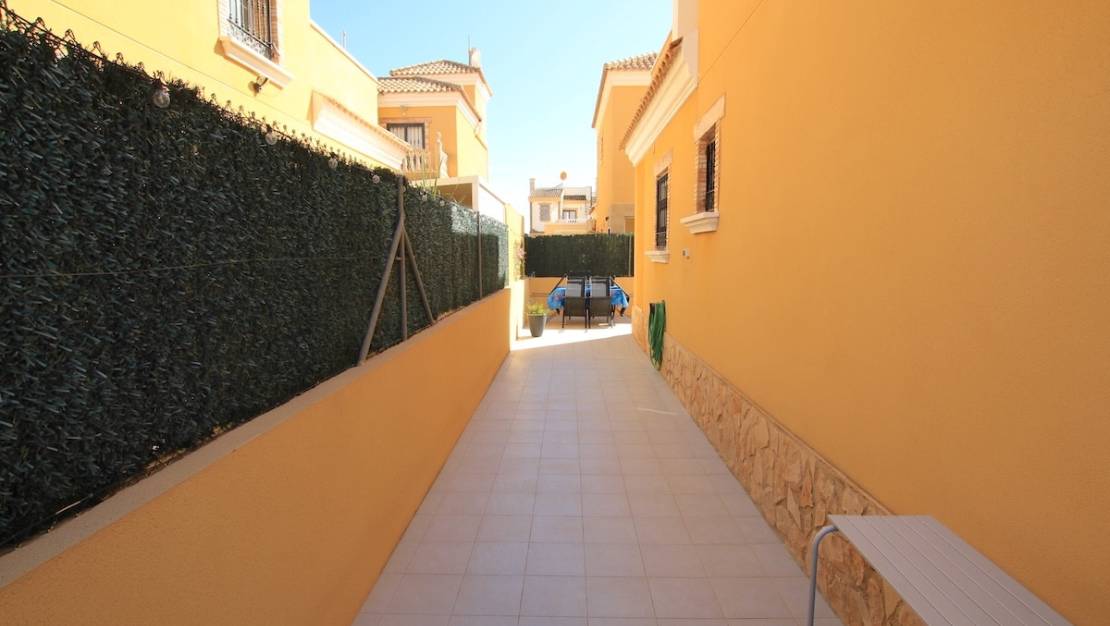 Sale - Villa - Guardamar del Segura - Guardamar del Segura Centro